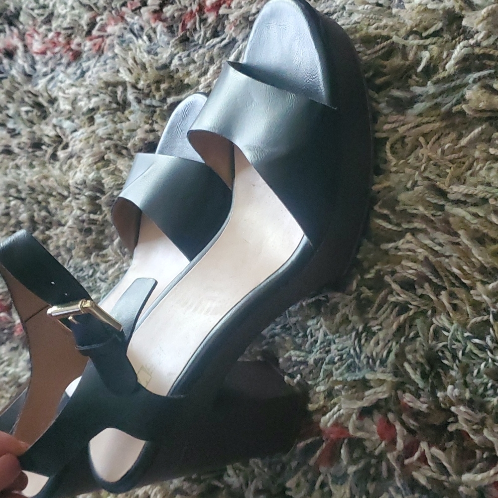 Shoe